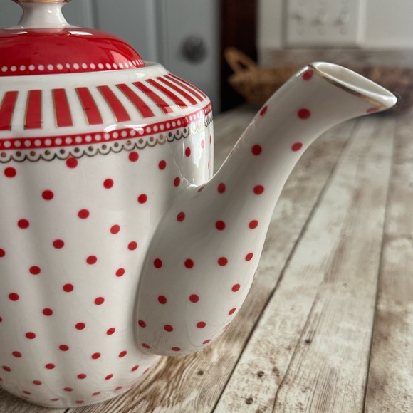 Elegant Red and White Polka Dot Teapot - Picture 9 of 14